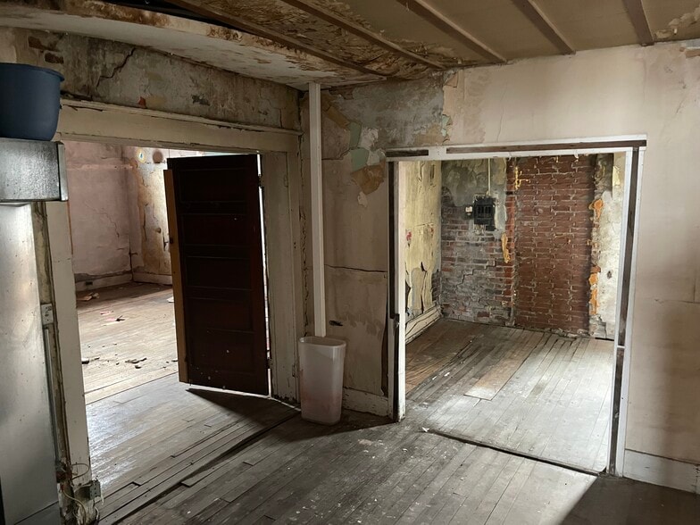 More Photos Of 60-64 Saline St, Petersburg Storefront Retail Residential For Sale