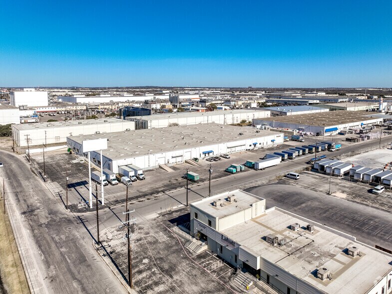More Photos Of 4615-4651 Greatland Dr, San Antonio Distribution For Lease