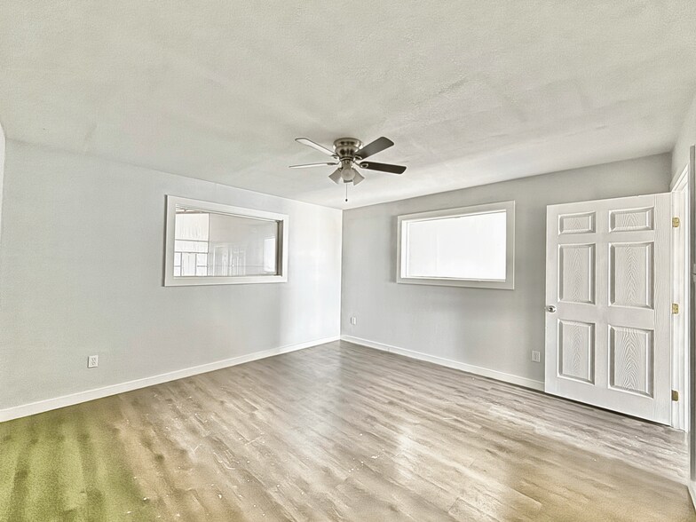 More Photos Of 490 County Road 117, Round Rock Light Manufacturing For Lease