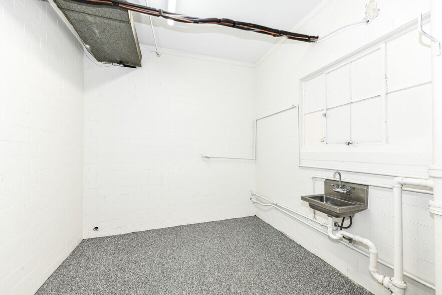 More Photos Of 4502 E Michigan St, Indianapolis Auto Repair For Sale