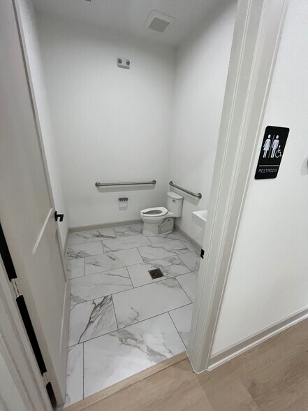 More Photos Of 5251 Katy Mills Circle, Katy Medical For Sale