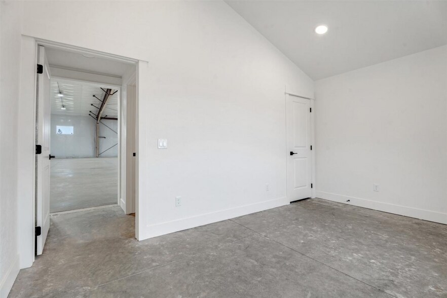 More Photos Of 82 Rock Chuck Rd, Victor Warehouse For Sale