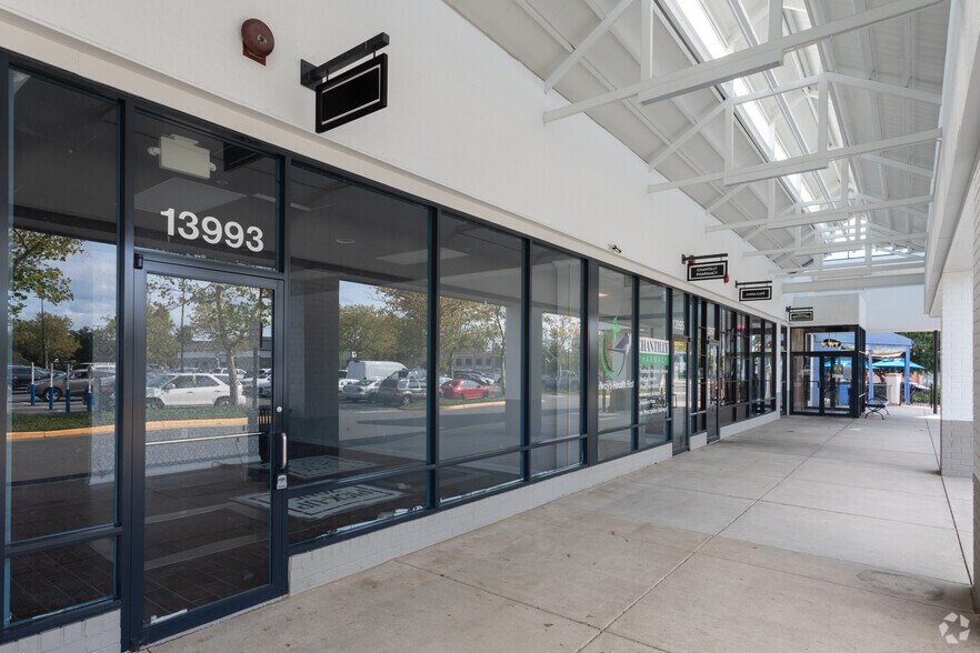 More Photos Of 13957-13991 Metrotech Dr, Chantilly General Retail For Lease