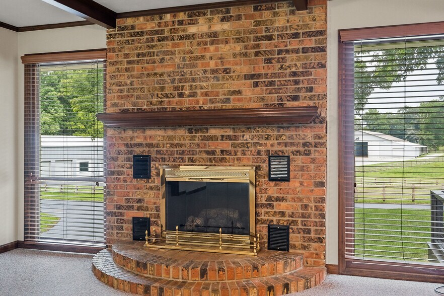 More Photos Of 1499 W Whitehall Rd, Cookeville Light Distribution For Sale