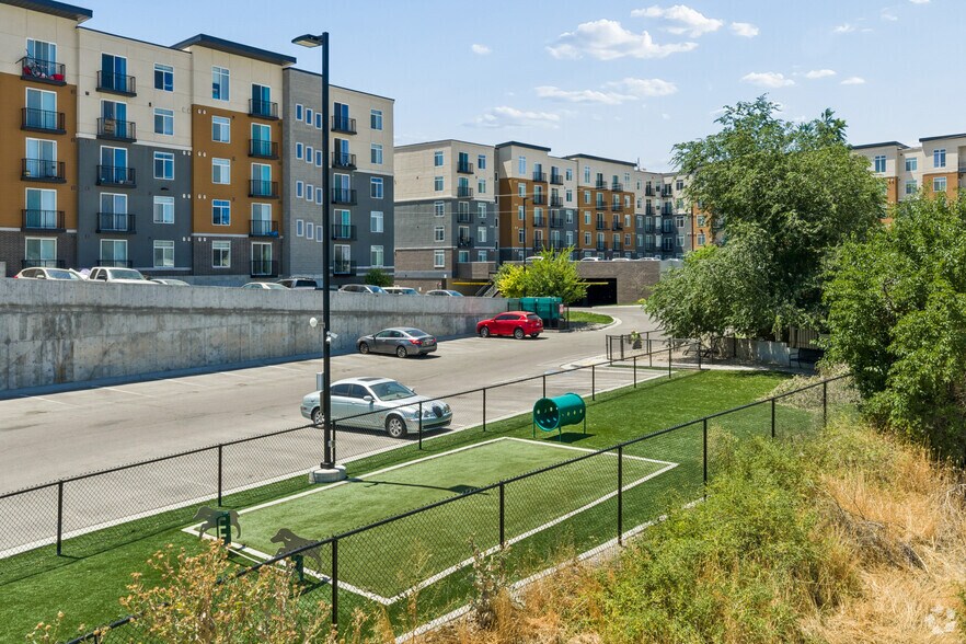 More Photos Of 196 W Vine St, Murray Apartments For Lease