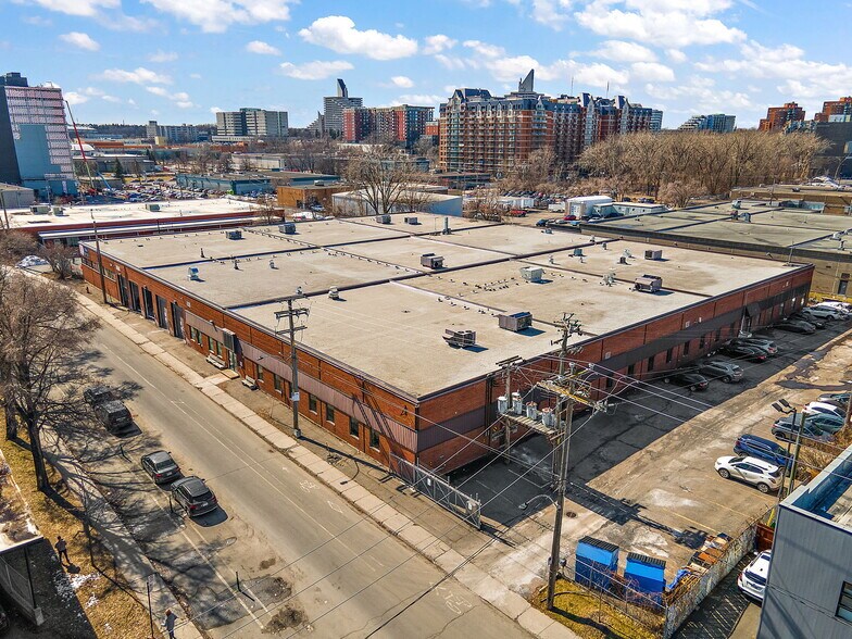 More Photos Of 5655 Rue de Marseille, Montréal Light Distribution For Lease