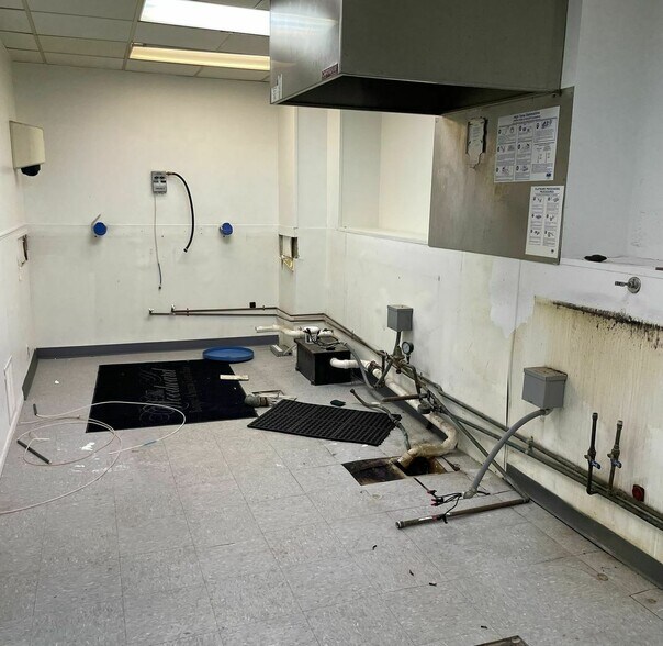 More Photos Of 111 Woodward Ct, South Bend Storefront For Sale