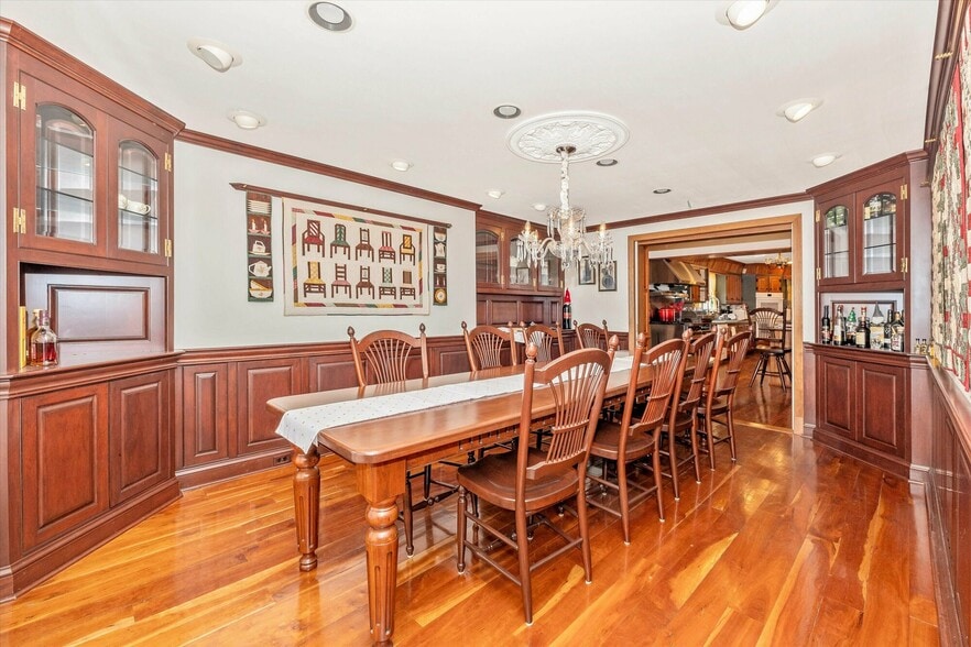 More Photos Of 806 Park Ave, Mount Airy Office For Sale