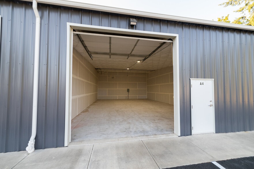 More Photos Of 90900 Roberts Rd, Coburg Unknown For Lease