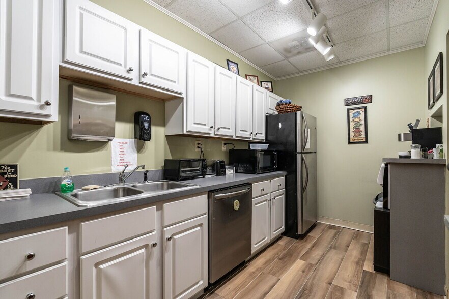 More Photos Of 4030 Wake Forest Rd, Raleigh Office For Sale