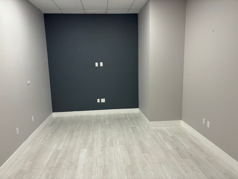 More Photos Of 10380 W State Road 84, Davie Showroom For Lease