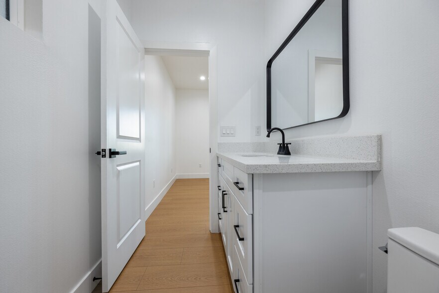 More Photos Of 758 E 84th St, Los Angeles Multifamily For Sale