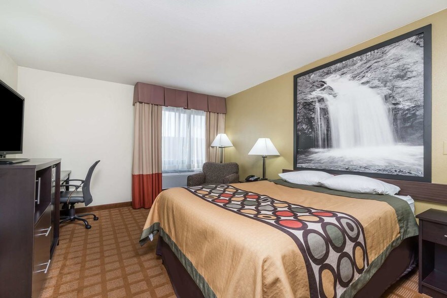 More Photos Of 2401 S Main St, Rice Lake Hotel For Sale