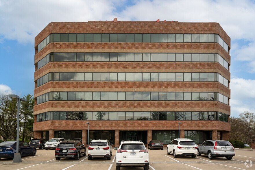 More Photos Of 3050 Chain Bridge Rd, Fairfax Office For Lease