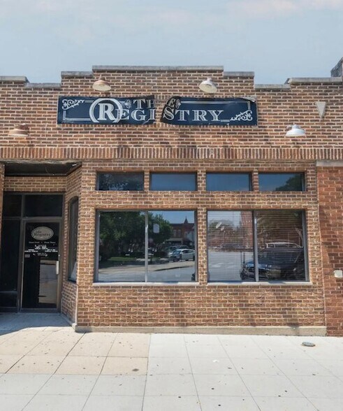 More Photos Of 15 N Court St, Crown Point Restaurant For Lease