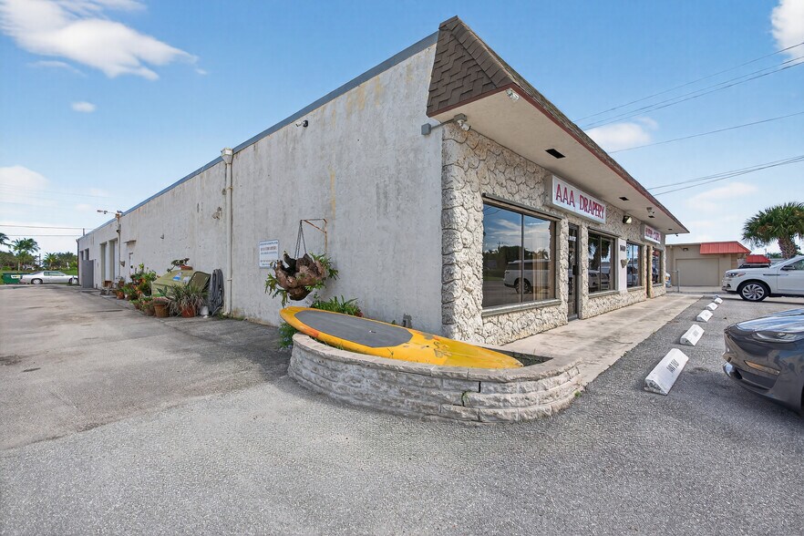 More Photos Of 1460 Cypress Dr, Jupiter Warehouse For Lease
