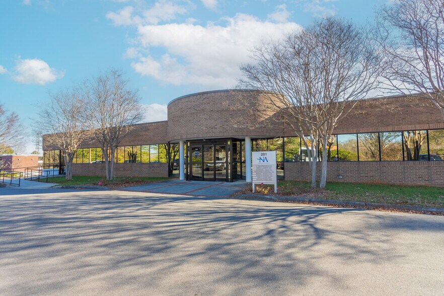 More Photos Of 730 Highland Oaks Dr, Winston-Salem Medical For Sale