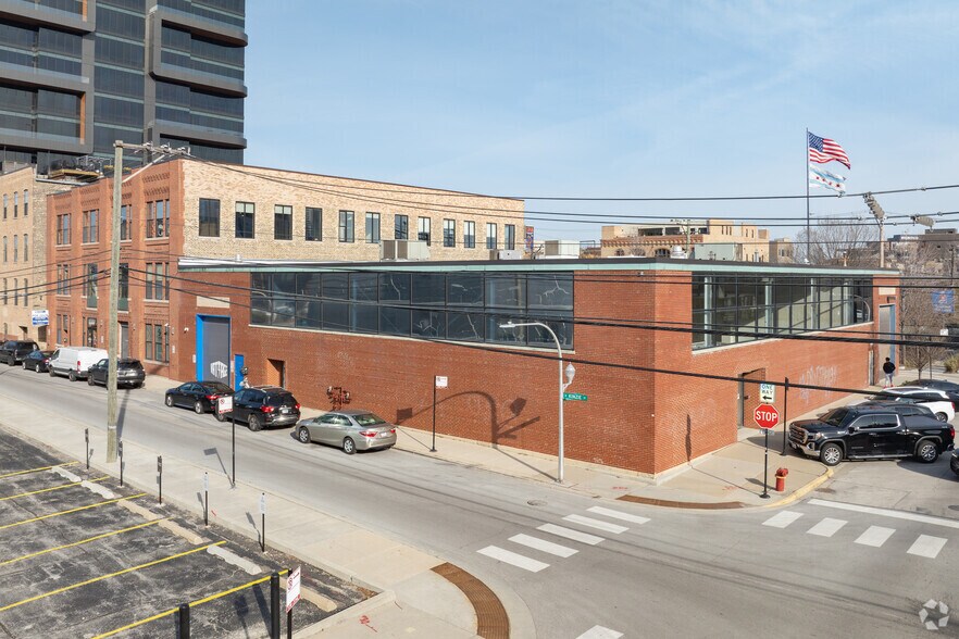 Primary Photo Of 1044-1048 W Kinzie St, Chicago Office For Lease