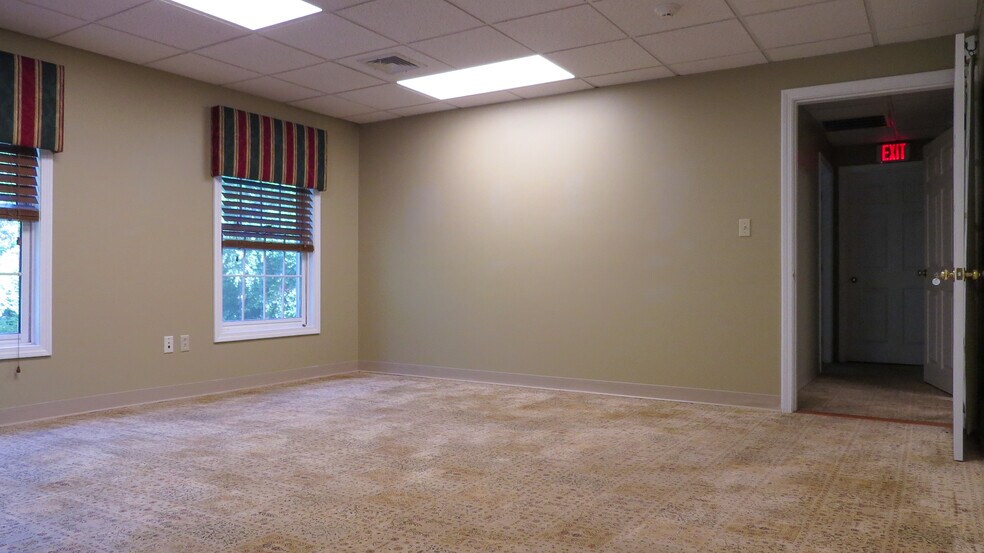 More Photos Of 360 State Route 101, Bedford Medical For Lease