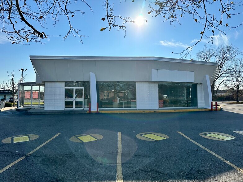 More Photos Of 3850 Veterans Memorial Hwy, Bohemia Fast Food For Lease