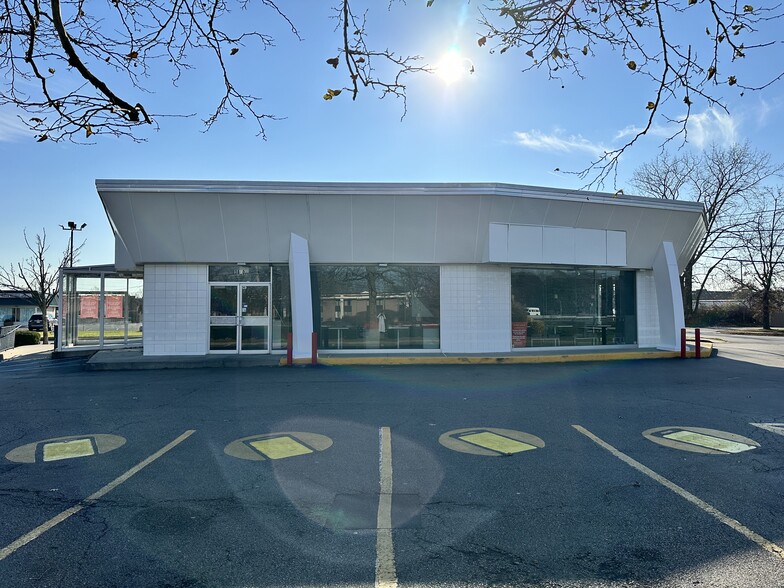 More Photos Of 3850 Veterans Memorial Hwy, Bohemia Fast Food For Lease