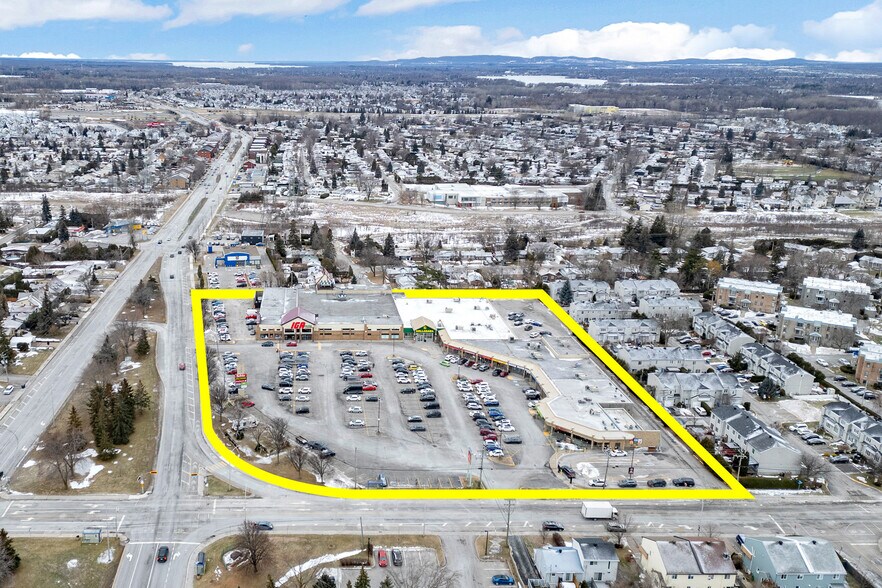 More Photos Of 3545 Boul Dagenais O, Laval Freestanding For Lease