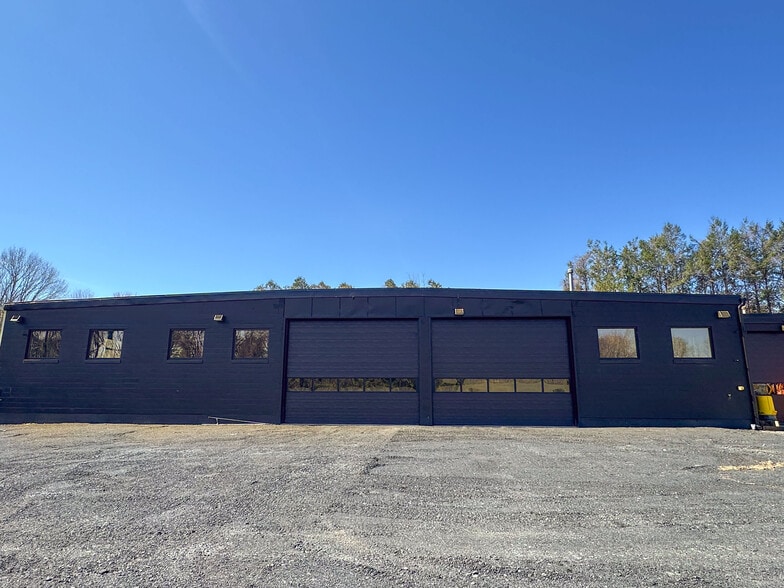 More Photos Of 85 Pierson Ln, Windsor Manufacturing For Lease