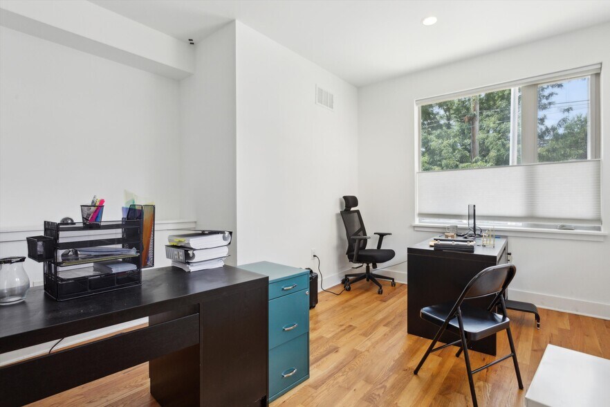 More Photos Of 631 N 12th St, Philadelphia Office Residential For Lease