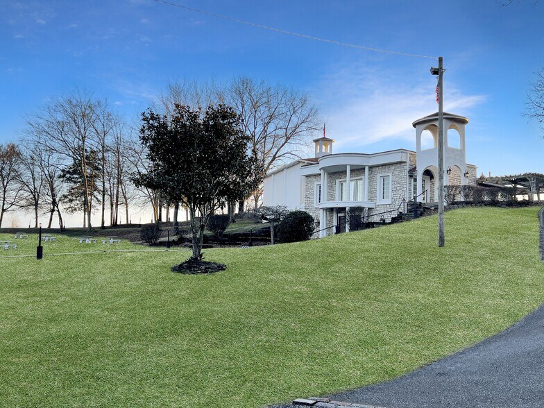 Primary Photo Of 2982 Harvey Bowden Rd, Paris Winery Vineyard For Sale