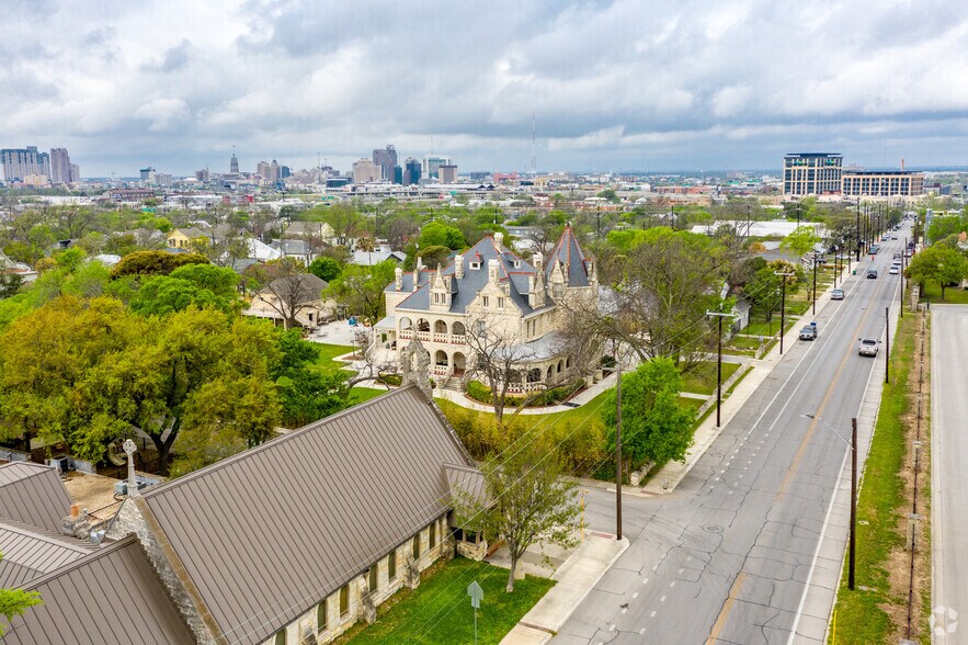 More Photos Of 950 E Grayson St, San Antonio Lodge Meeting Hall For Sale