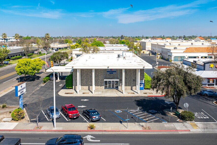 More Photos Of 890 W Lacey Blvd, Hanford Bank For Sale
