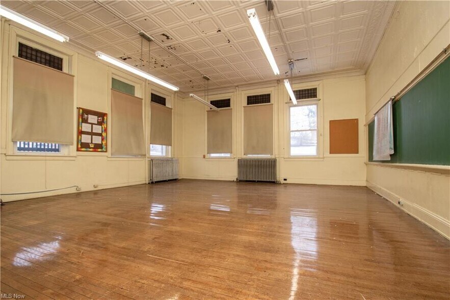 More Photos Of 335 W 5th St, East Liverpool Religious Facility For Sale