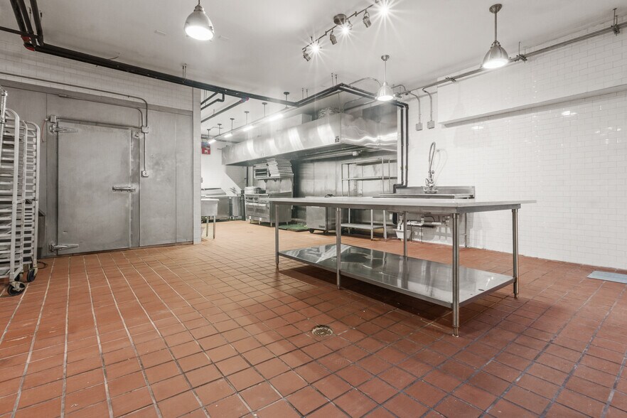 More Photos Of 1011 New York Ave, Union City Storefront Retail Residential For Lease