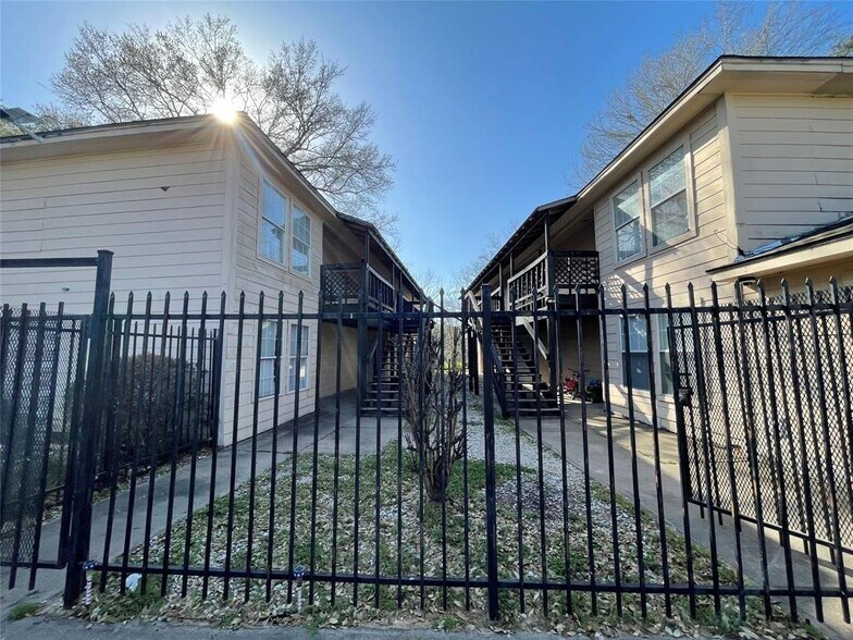 Primary Photo Of 2003 Phillips St, Prairie View Apartments For Sale