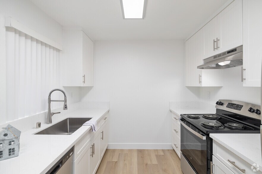 More Photos Of 9360 Creekside Ct, Santee Apartments For Sale