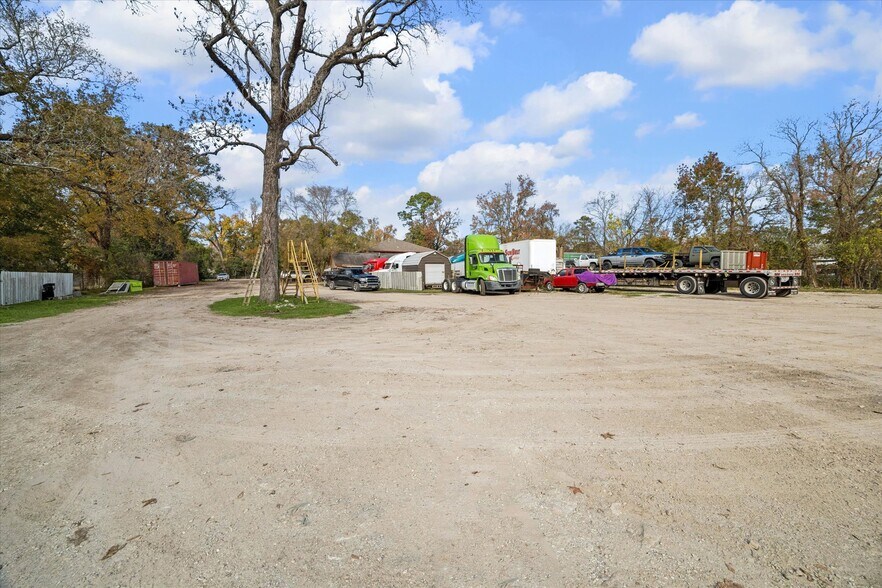 More Photos Of 9114 1/2 N Green River Dr, Houston Land For Sale