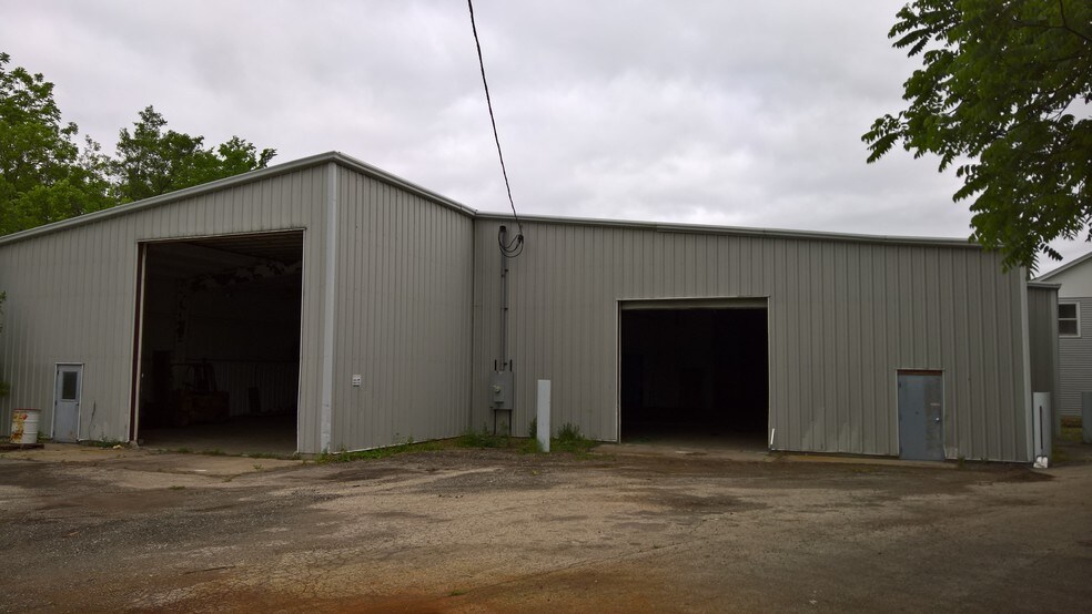 More Photos Of 5700 Walnut St, Richmond Warehouse For Lease