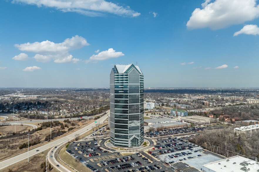 More Photos Of 1 Tower Ln, Oakbrook Terrace Office For Lease