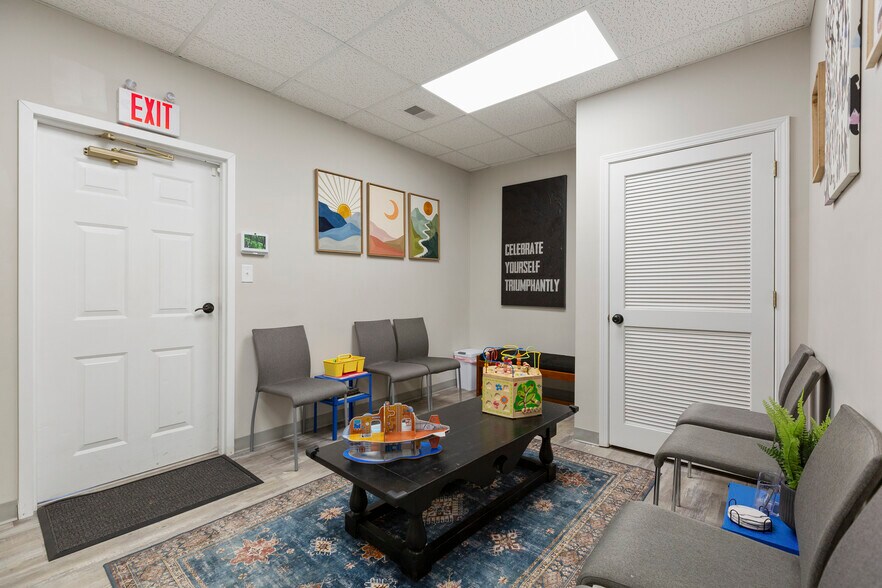 More Photos Of 1300 Gardiner Ln, Louisville Medical For Sale