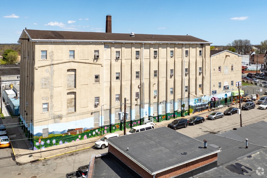 More Photos Of 185 6th Ave, Paterson Light Manufacturing For Lease