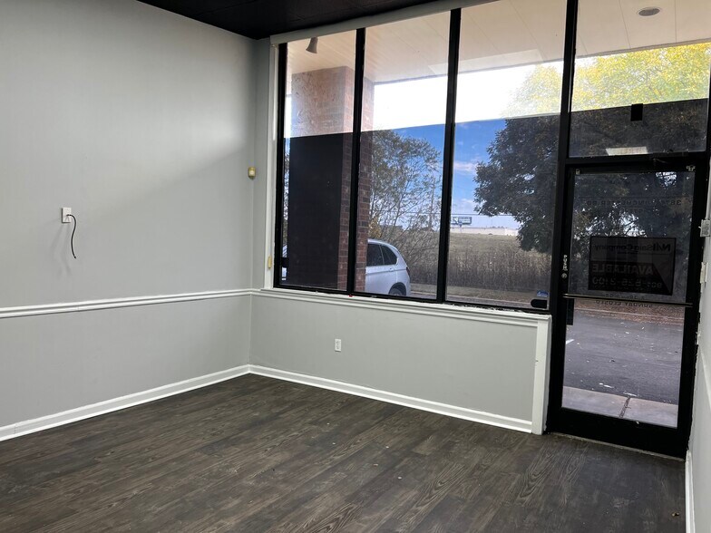 More Photos Of 3865-3877 Winchester Rd, Memphis Storefront For Lease
