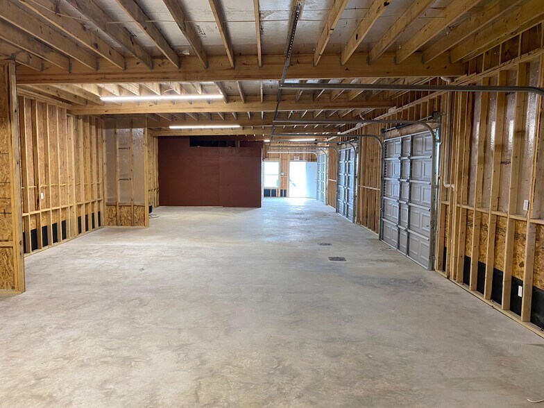 More Photos Of 14435 Main St, Houston Industrial For Lease