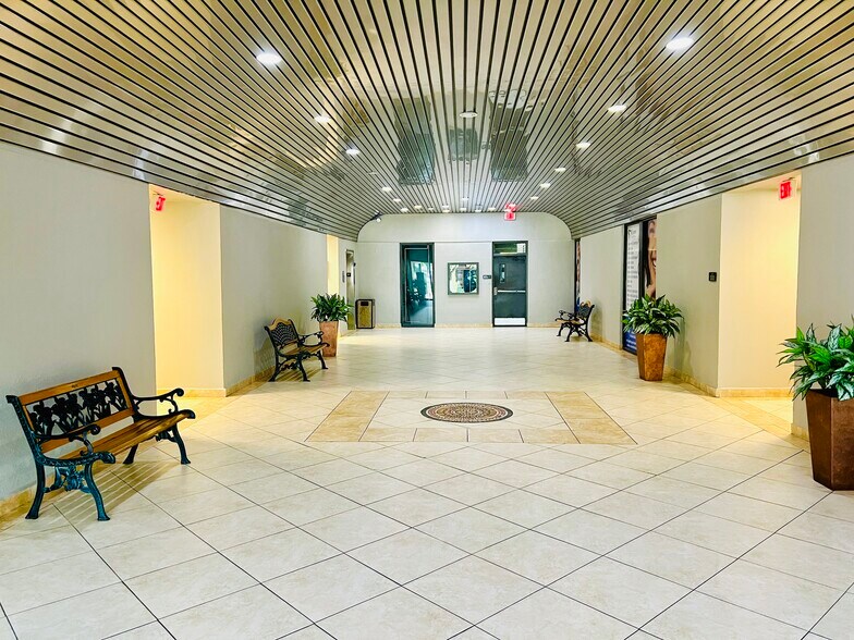 More Photos Of 8370 W Flagler St, Miami Medical For Lease