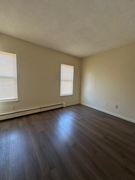 More Photos Of 174 Ashley St, Hartford Apartments For Sale