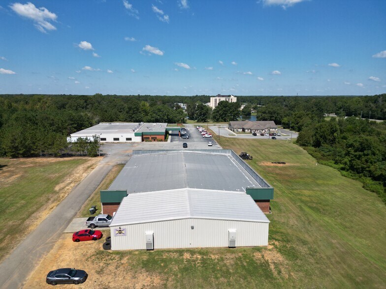 More Photos Of 106 Bowling Ln, Dublin Flex For Sale