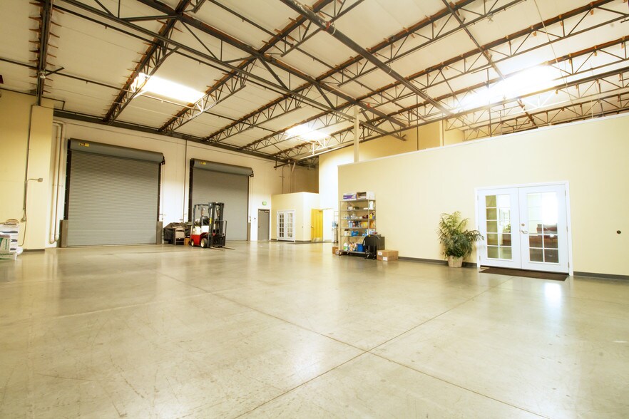 More Photos Of 1349 Rocky Point Dr, Oceanside Warehouse For Lease