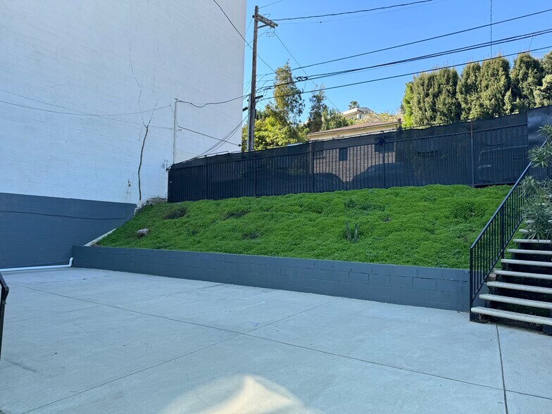 More Photos Of 3311 Barham Blvd, Los Angeles Office For Sale