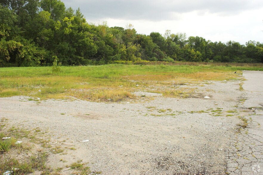 More Photos Of 2522 S Dort Hwy, Flint Land For Sale