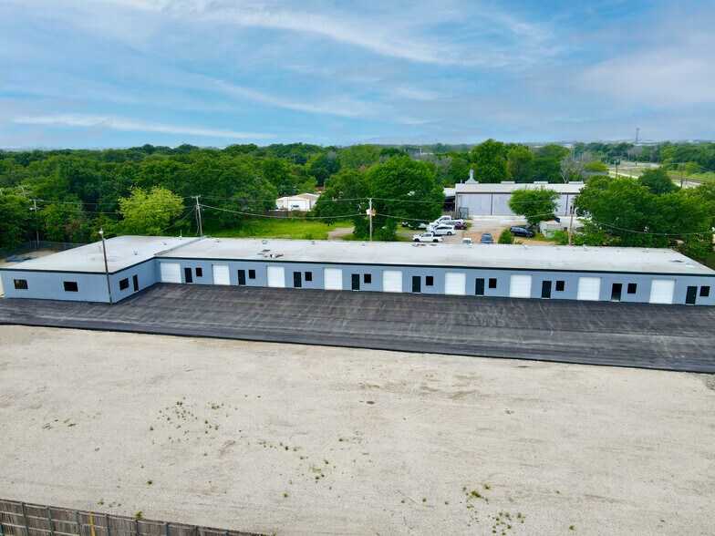 More Photos Of 501-507 E Rock Island Rd, Grand Prairie Industrial For Lease