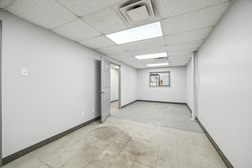 More Photos Of 8730 Ley Rd, Houston Warehouse For Sale